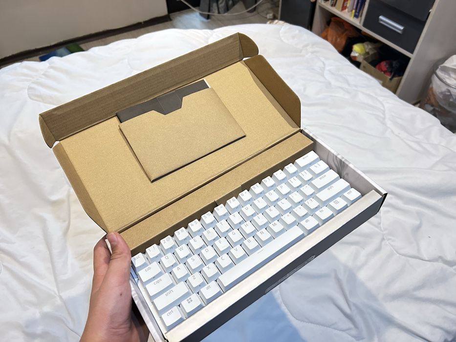 Продавам Razer huntsman mini white