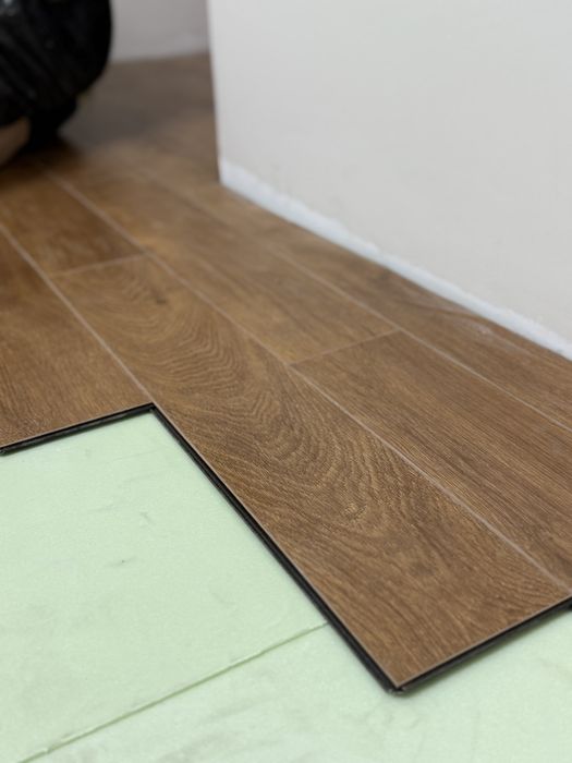 Укладка ламинат плюнтус наливной пол