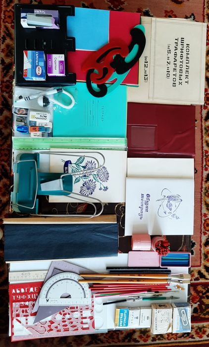 Тетради, Папки, Ластики, Счетные палочки, Подставки, Кисти и др