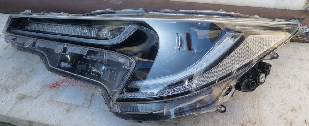 Vând far stânga Toyota Corolla Break