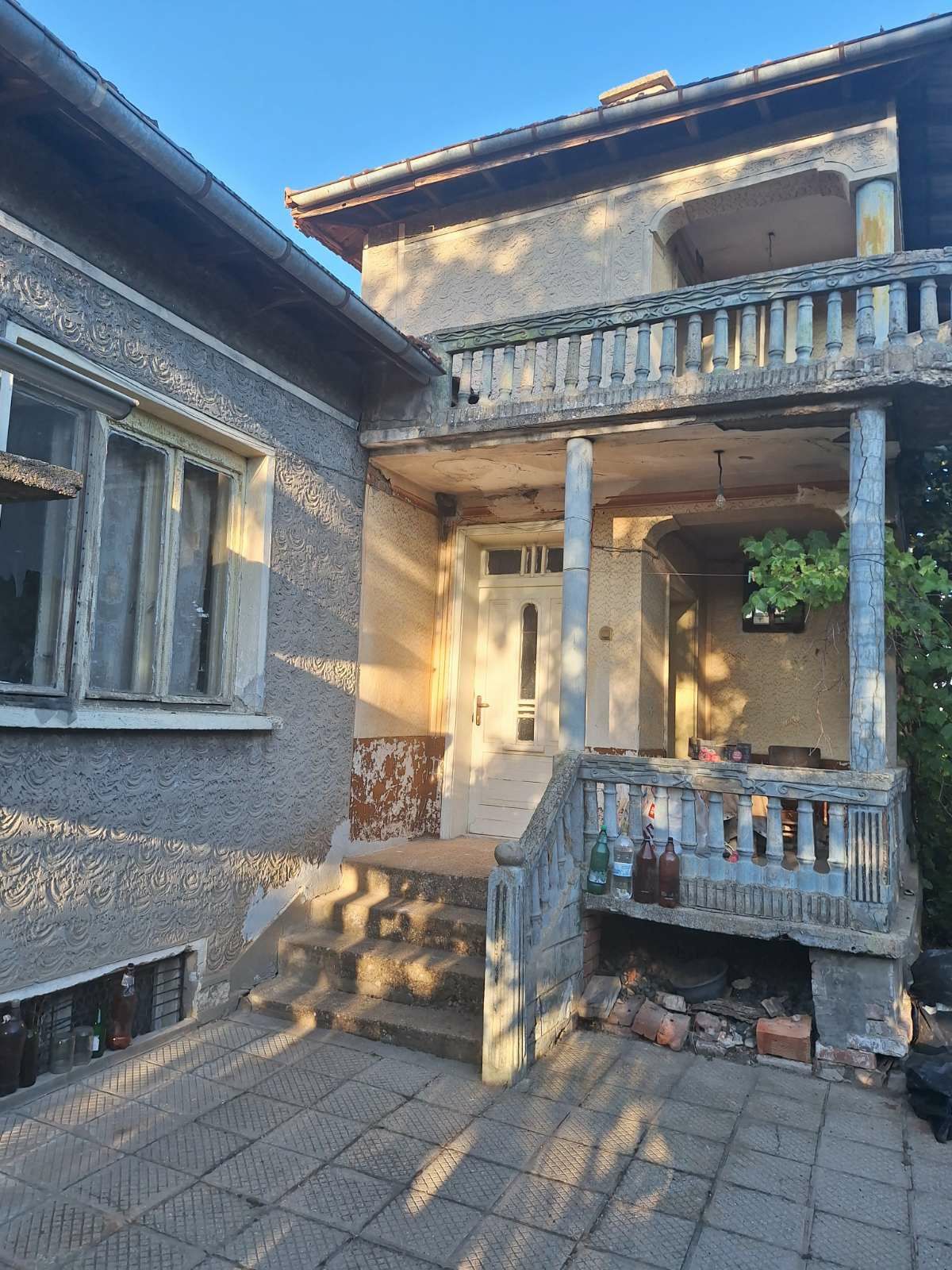 Къща с двор с.Каменец-Плевен
