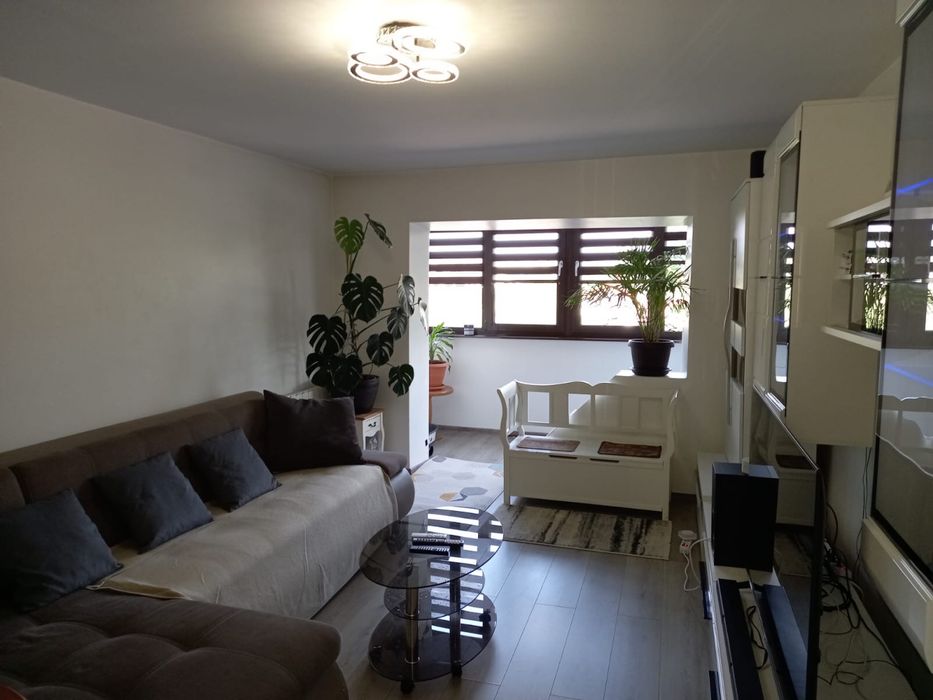 Vand apartament 3 camere