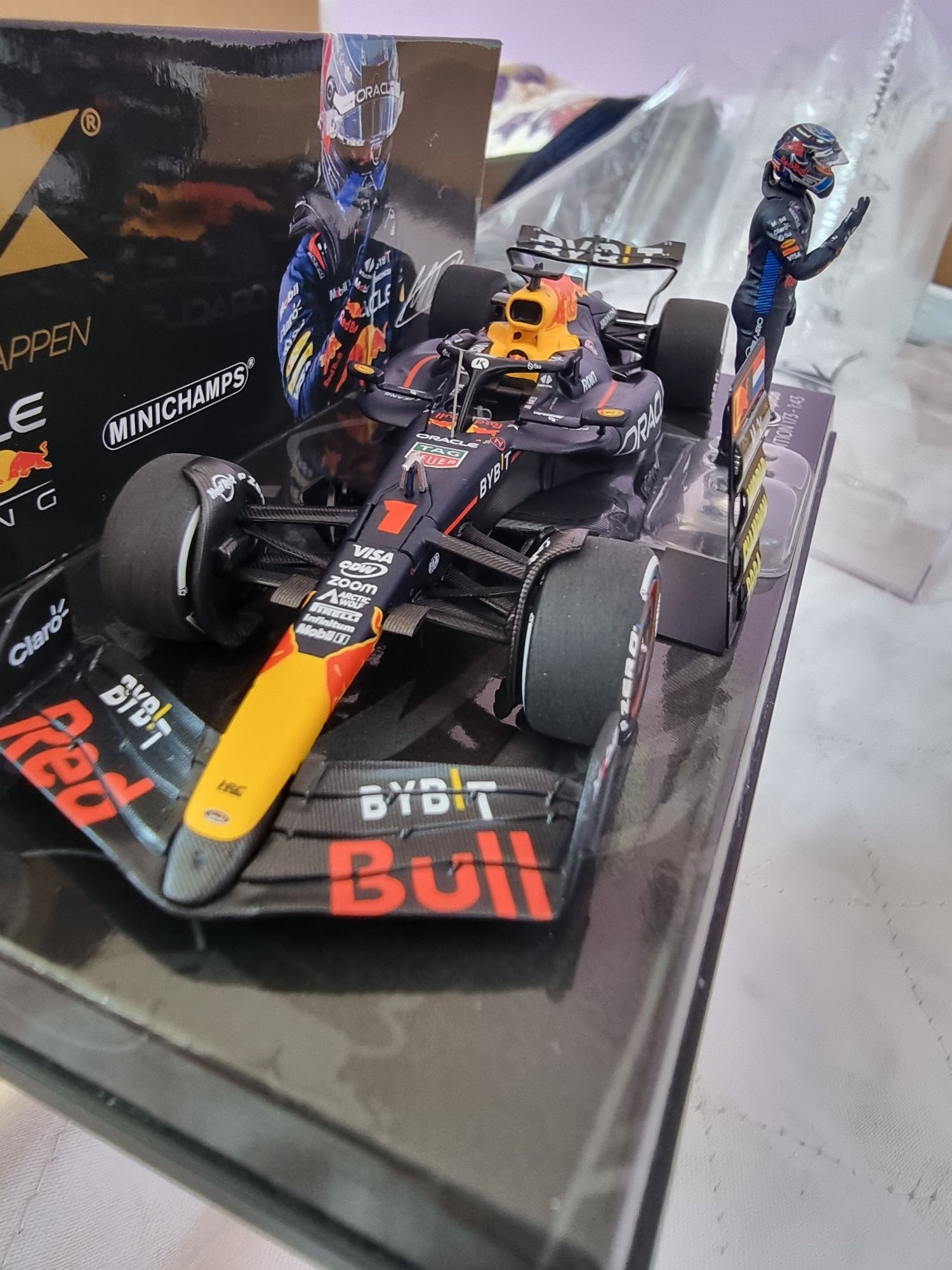 Red bull rb20 max verstappen f1 world champion Las Vegas gp minichamps