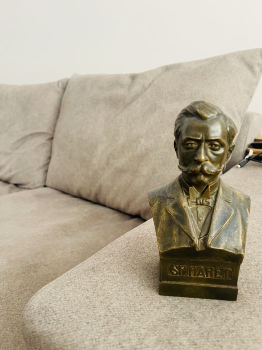 Statuie originala Spiru Haret