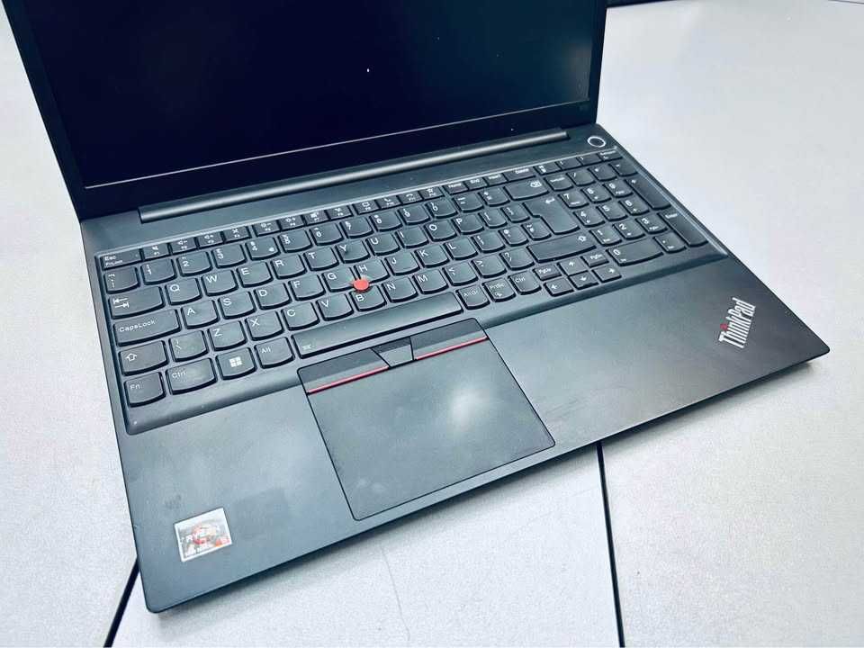 Лаптоп Lenovo ThinkPad E15 G3