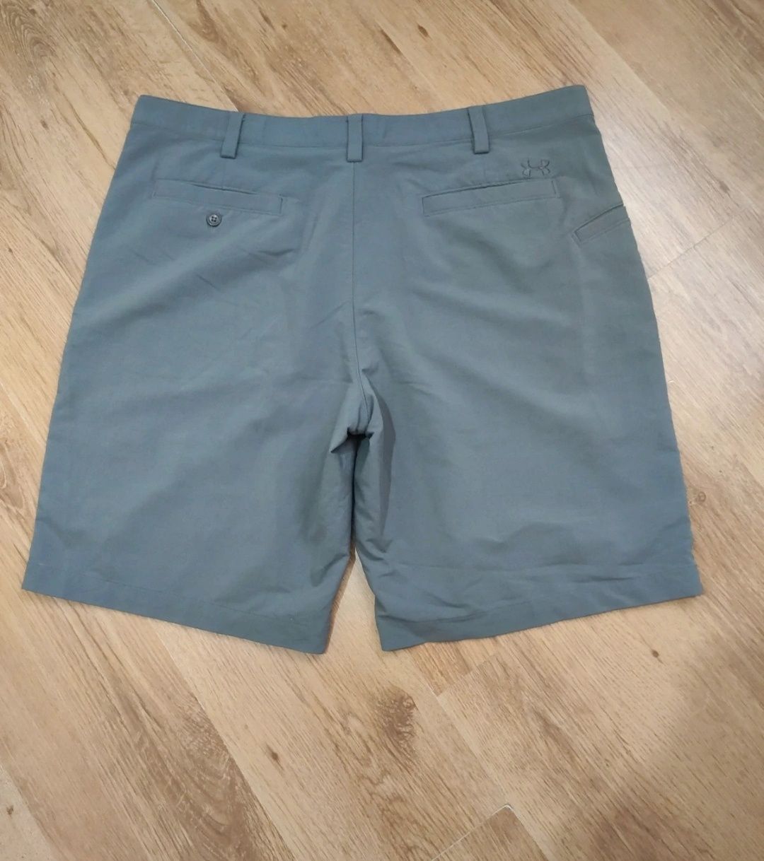 Pantaloni scurți Under Armour mărimea 40 XXL (52cm talie)