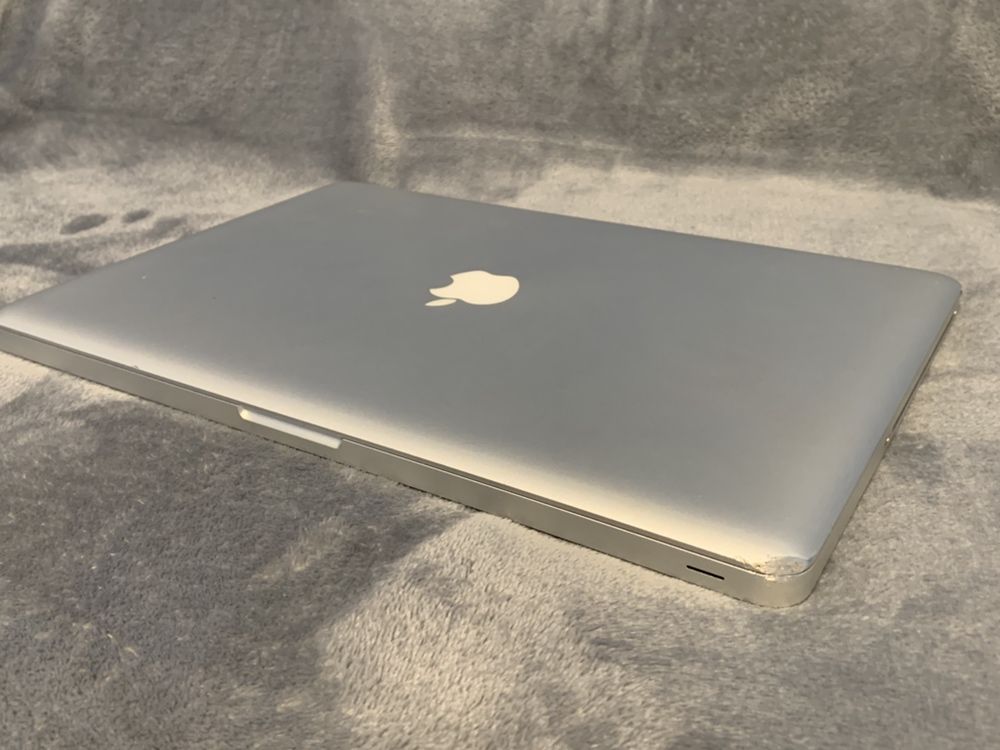  MacBook Pro 15” i7 Late 8gb ram ( display, baterie , tastatura, )