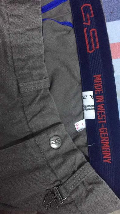 Pantaloni de calarie .