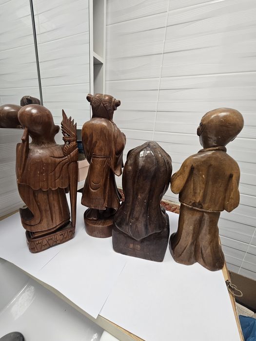 Statuete din lemn , diferite modele .