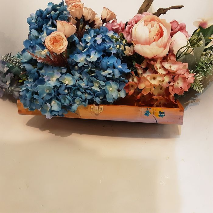 Decoratiune florala in cutie lemn pictata manuala