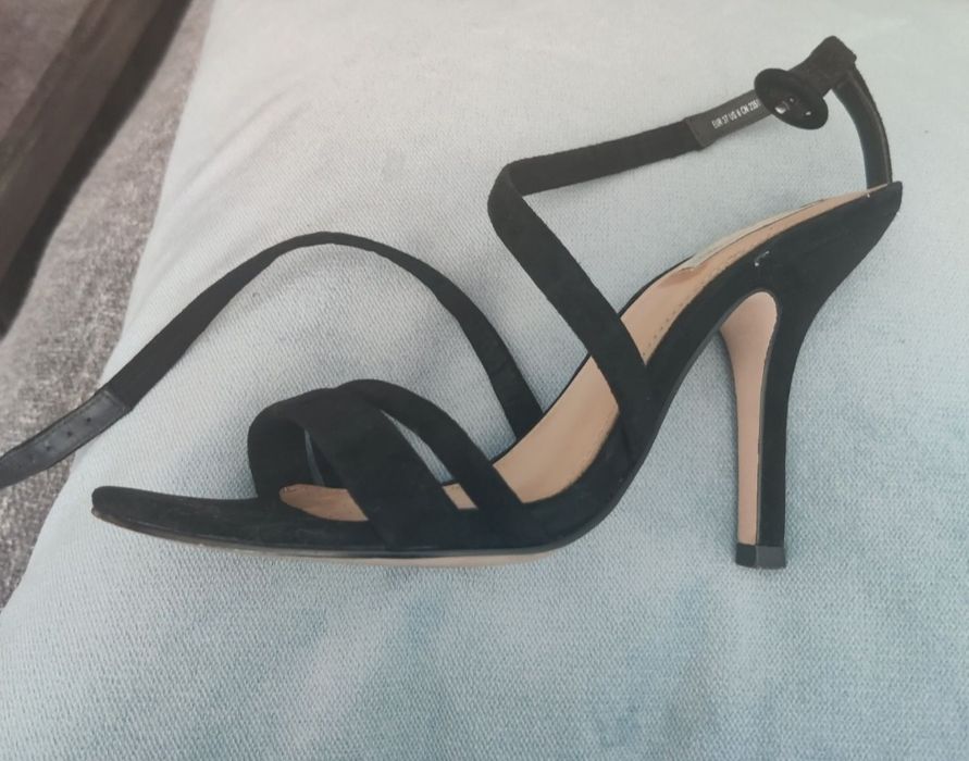 Vand sandale de ocazie H&M din piele intoarsa