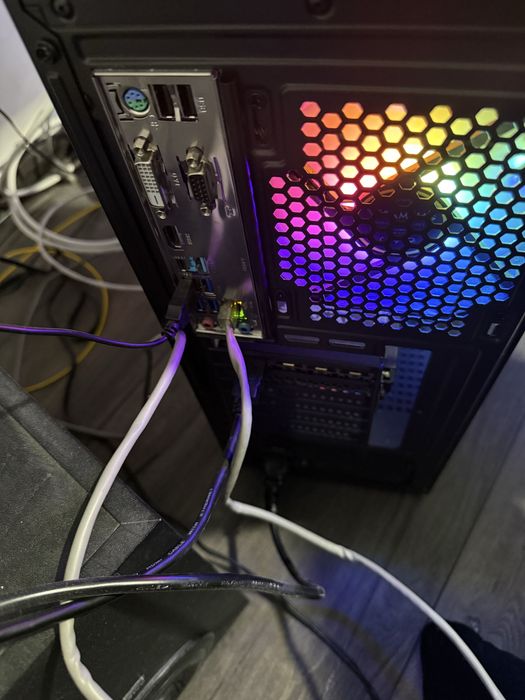 Почти Нов Геймърски Компютър с RTX 4060 TI и Ryzen 5 5500