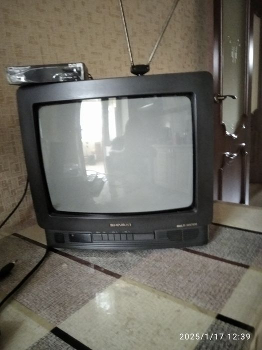 Телевизор Шиваки 36 см