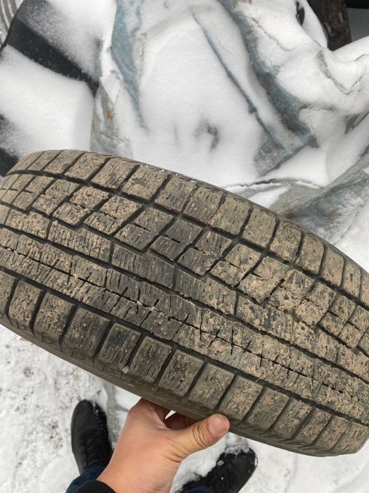 Автошины зимние почти новые проездил два месяца всего