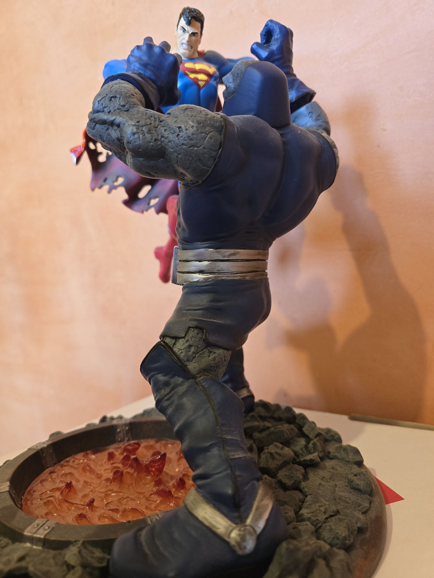Статуя Superman vs Darkseid