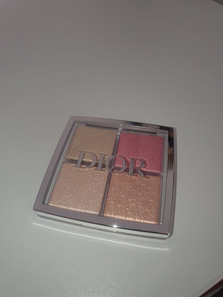 Срочно продаю, новый хайлайтер от Dior..004