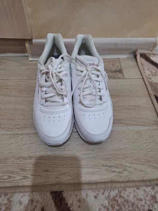 Дамски маратонки на Reebok