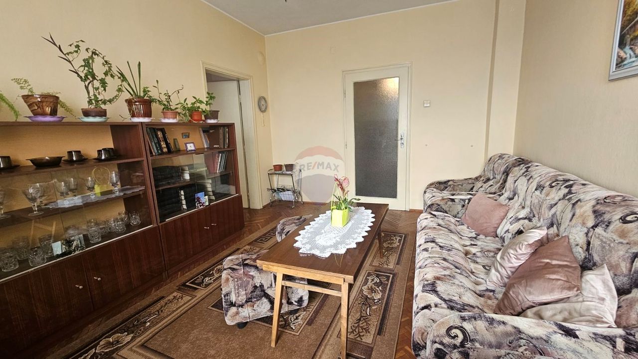 Продава се Четиристаен апартамент в Варна, Базар Левски - 108 кв.м за 2315 €/кв.м - Снимка #1