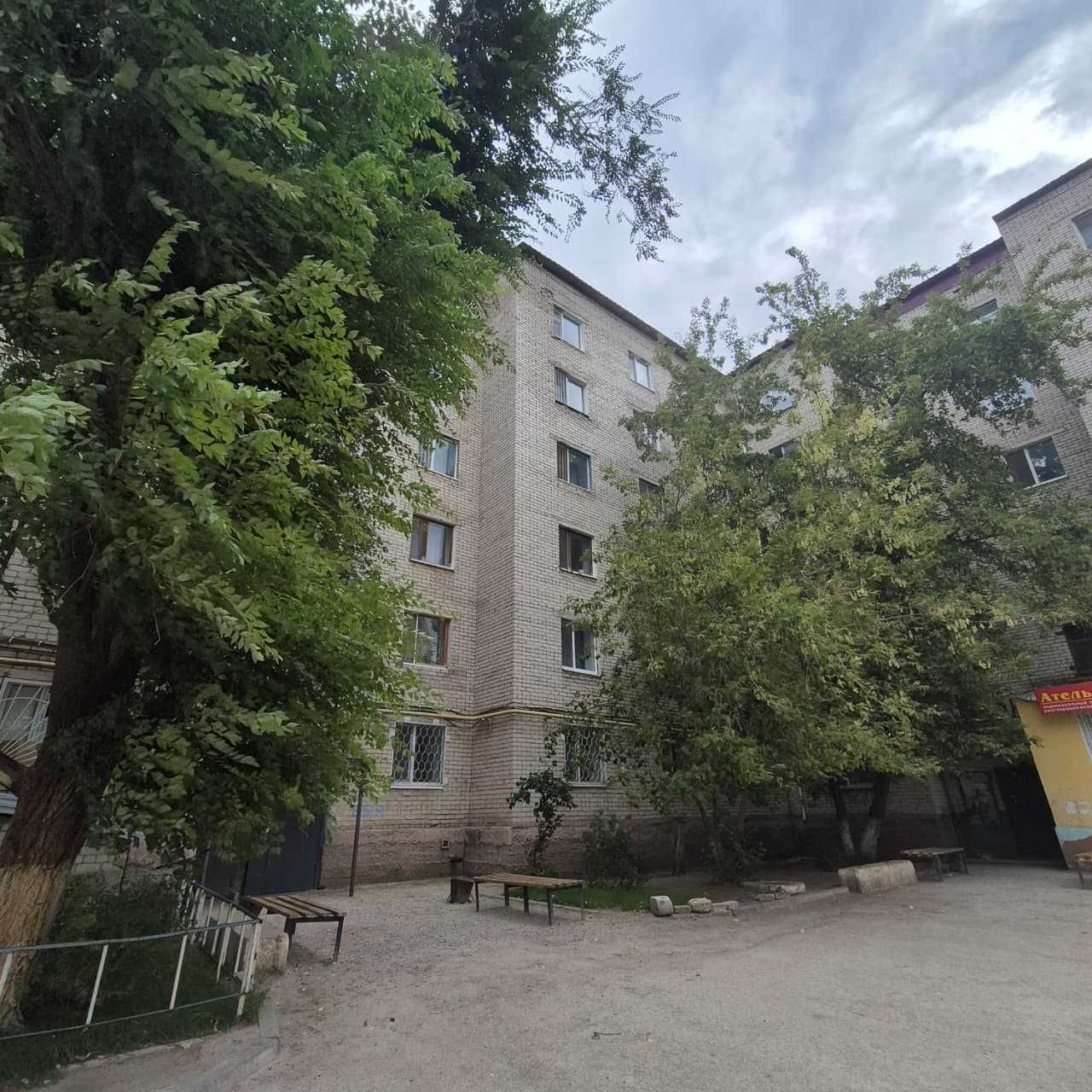 продам 2х комнатную квартиру в 12 микр.