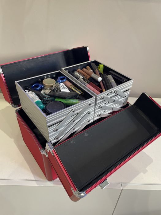 Алюминиевый кейс визажиста