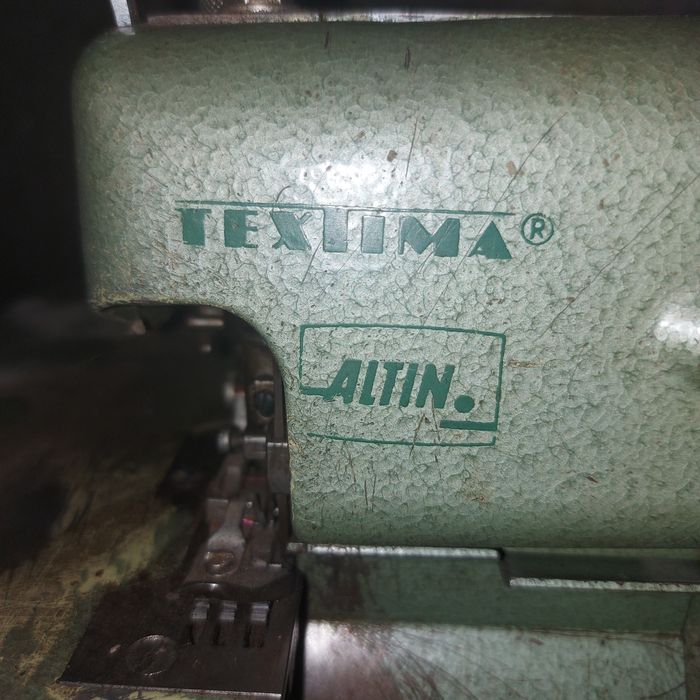 Продам швейную машину