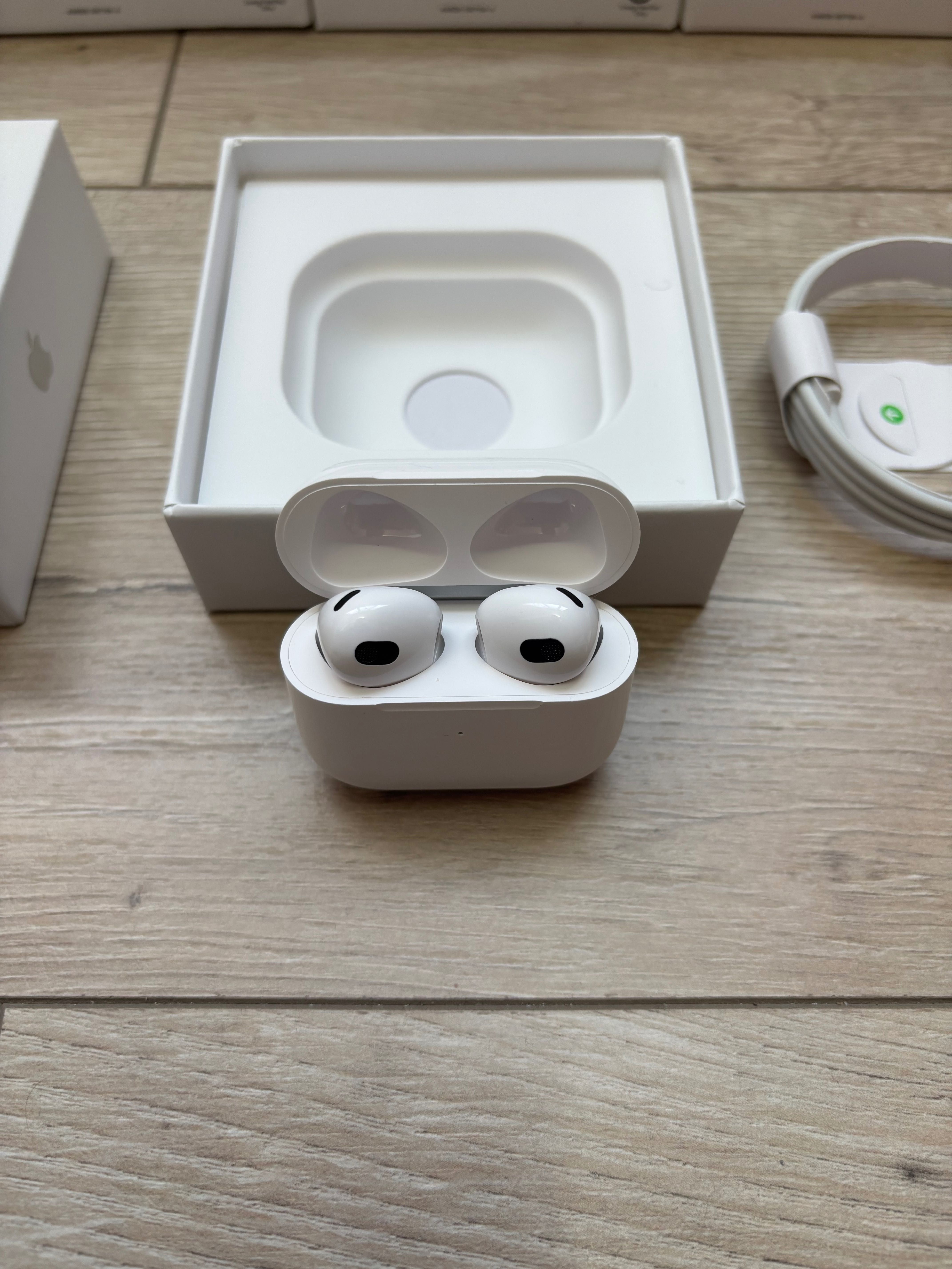 Apple Airpods 3rd Generation / Airpods 3 - безжични слушалки