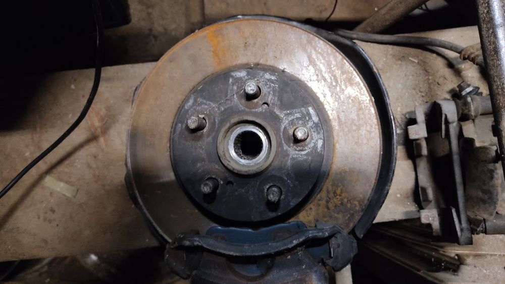 Запчасти на Тойота калдина.