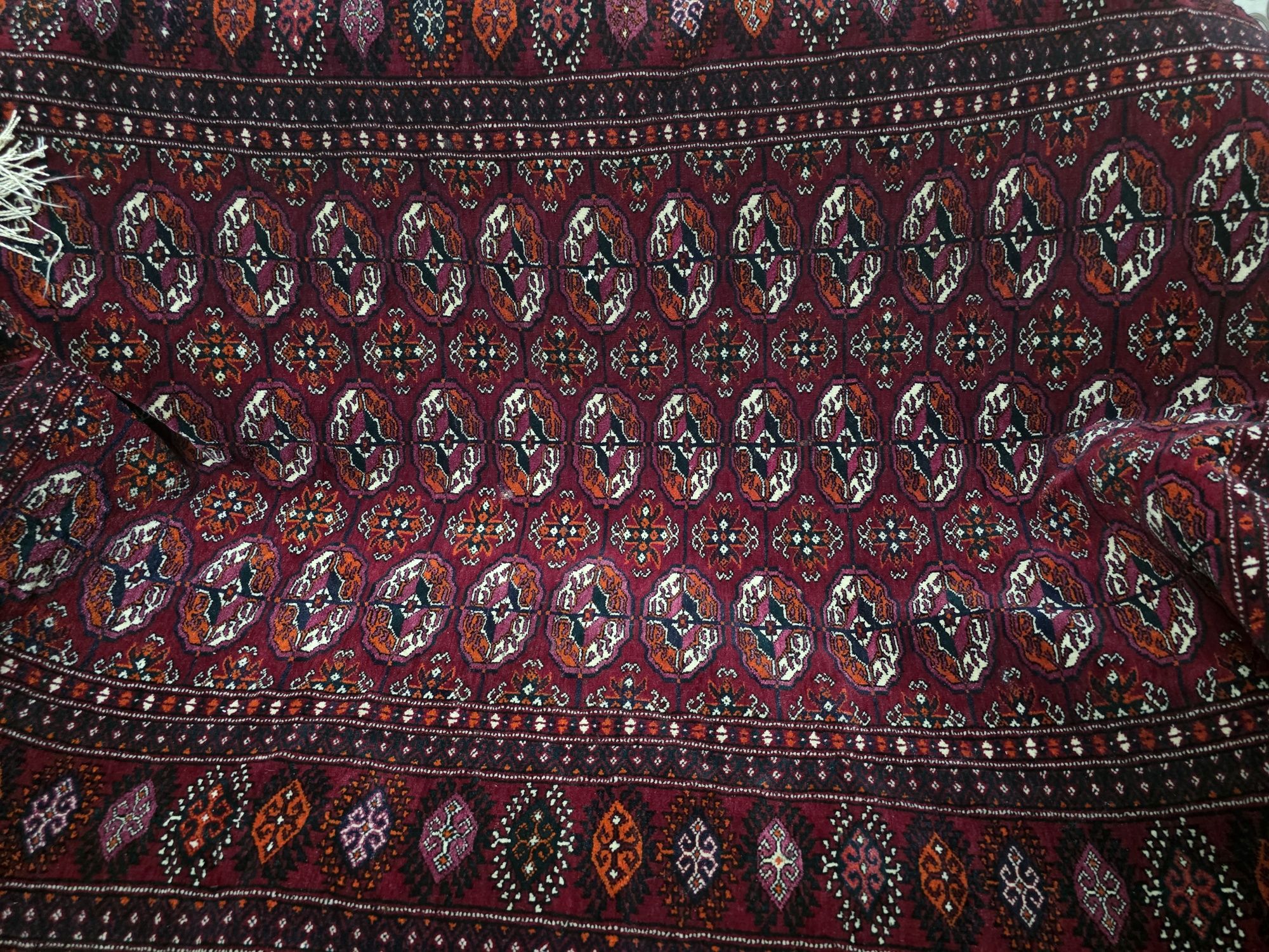 Turkman gilamlar sotiladi