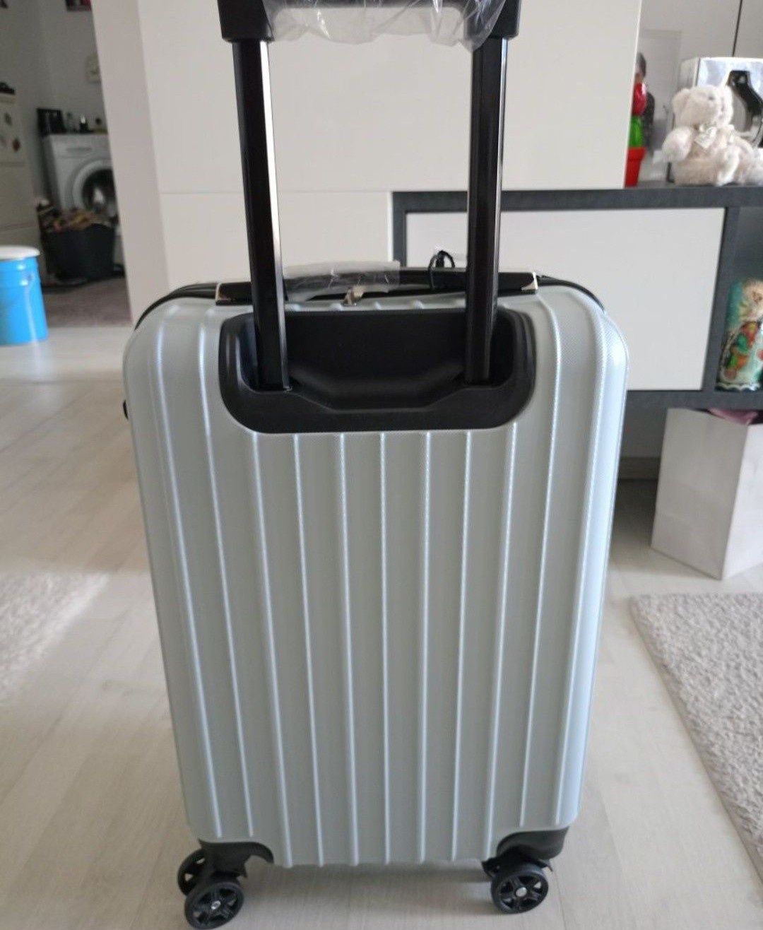 Vând troler 55 cm, nou produs de calitate superioara.