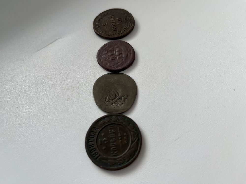 Продам древний монеты : 2копейка 1810, 5копейка 1893 года