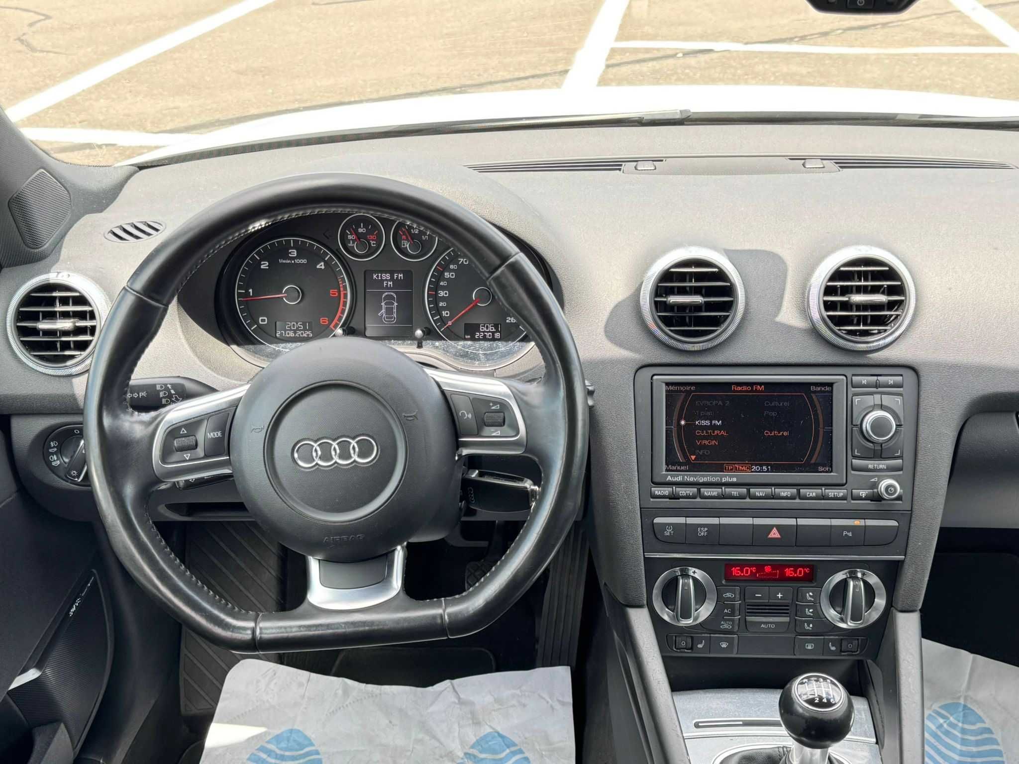 Audi A3 / 2.0 TDI / E5 / S-line / Bi-xenon / LED / Pavilion Negru