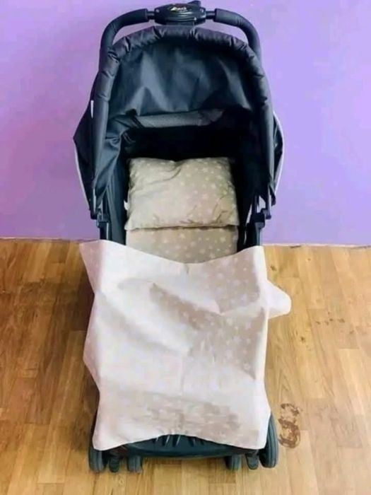 НОВИ  Комплект за детска количка Олекотена,Чаршаф и възглавница 15 лв