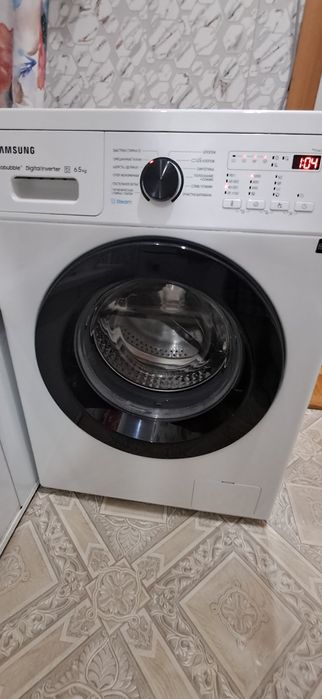 Продам машину стиральную