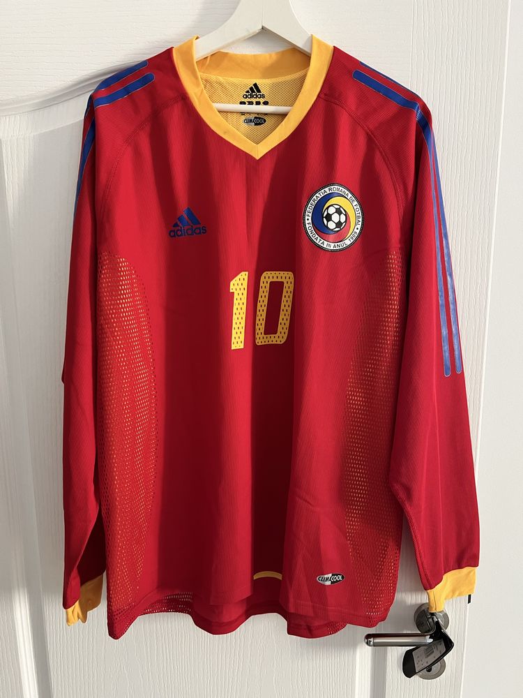 Tricou România cu semnătura olografă a lui Gheorghe Hagi
