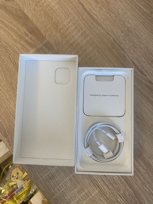 Продам айфон 11 на 128 гб. Оригинал на гарантии. Состояние нового.