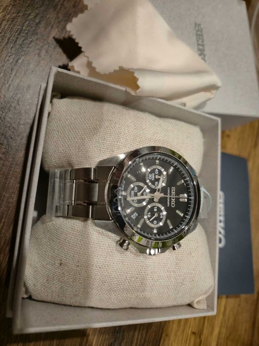 Часовник SEIKO (чисто нов с гаранция)!