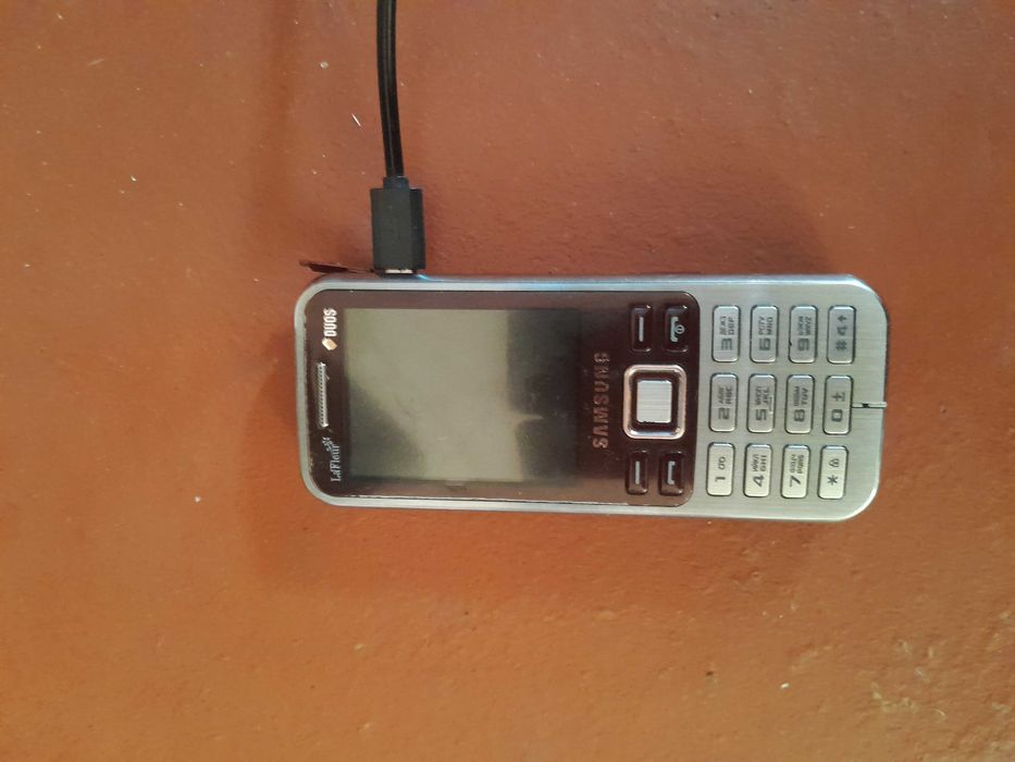 Продам телефон самсунг