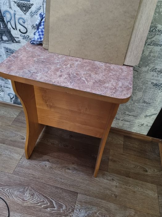 Продам кухонный стол