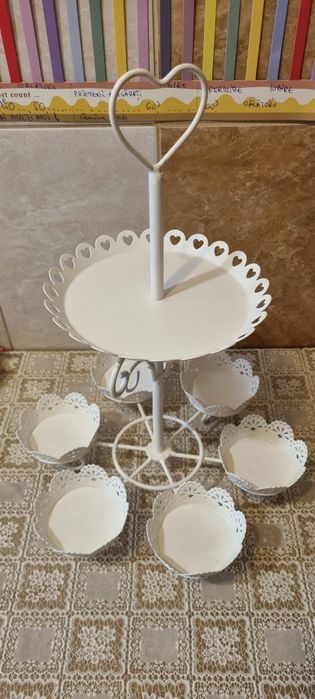 Suport pentru briose din metal