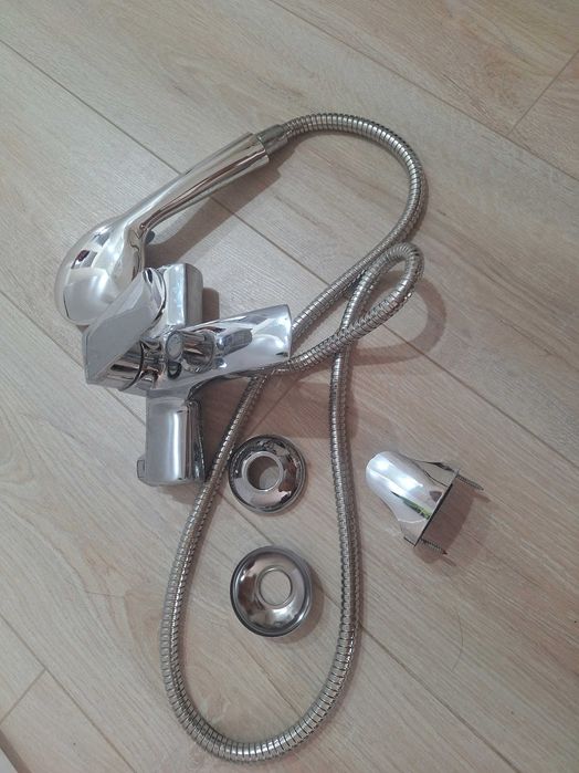 Продам смеситель для ванной