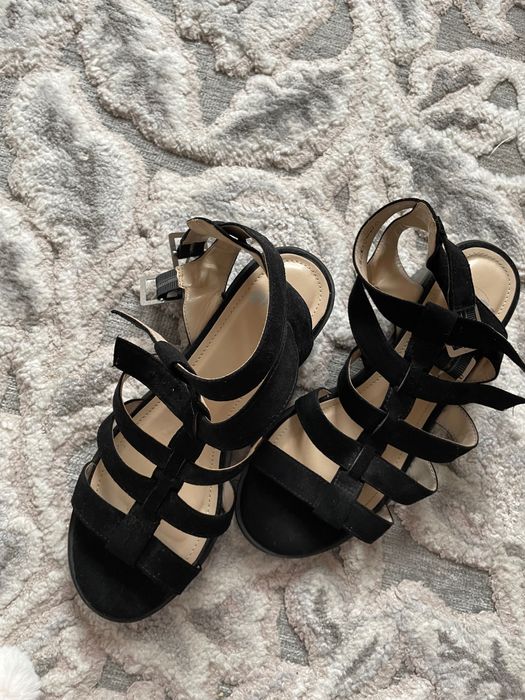 Sandale noi. Marime 37