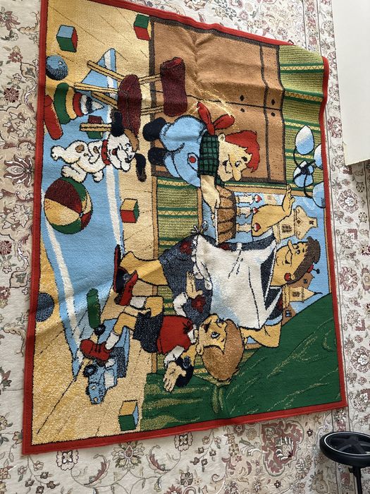 Шерстяной Ковер детский в хорошем состоянии