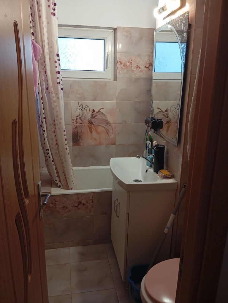 Apartament 2 camere de vânzare cu balcon închis