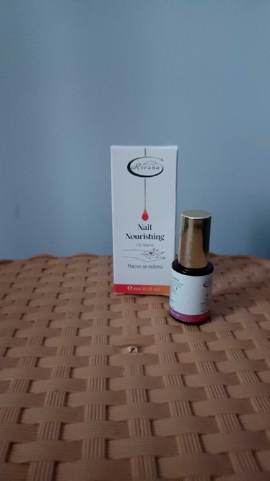 Масло за нокти  комбинация от етерични масла .4ml,
