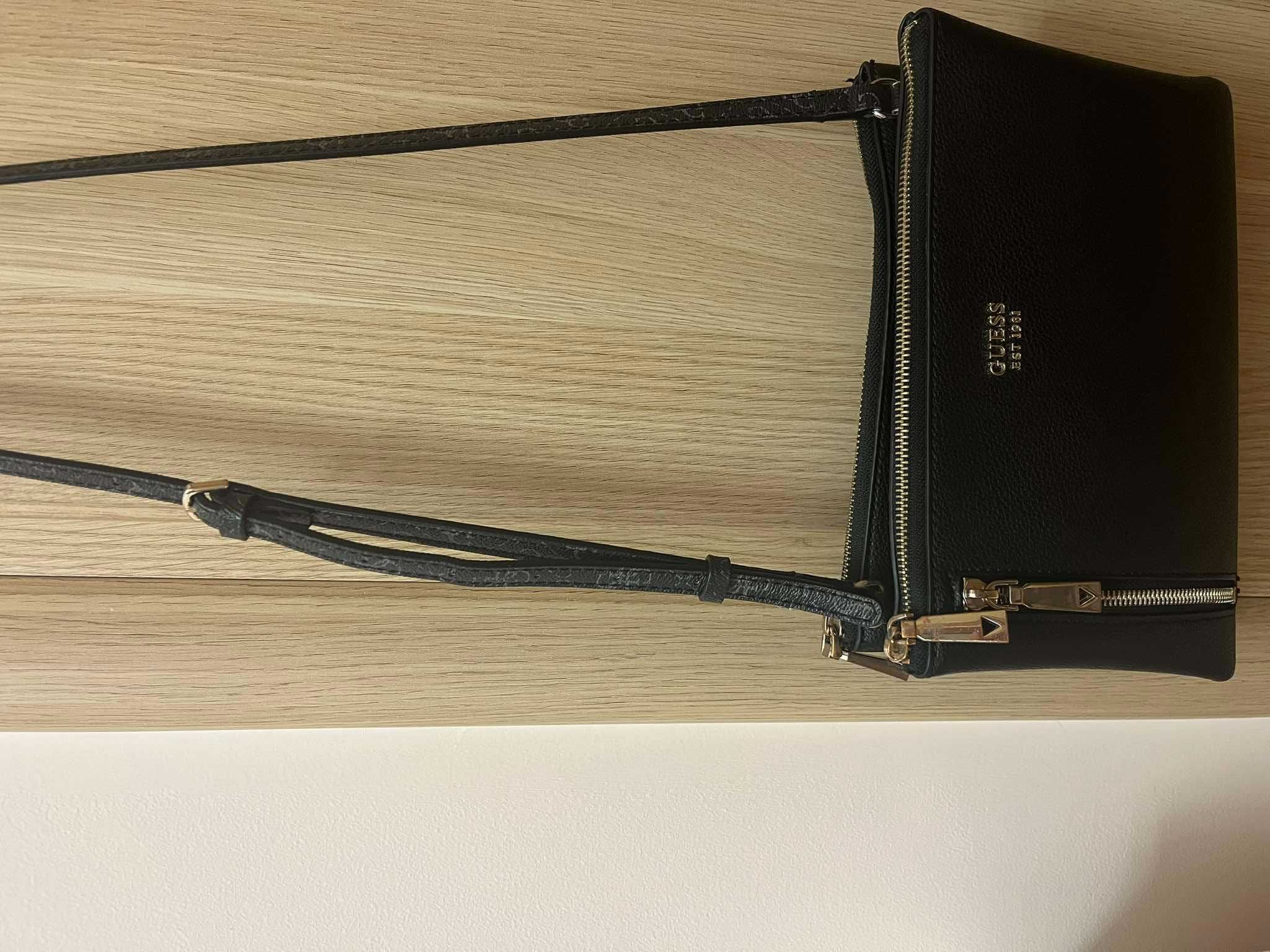Дамска чанта Guess