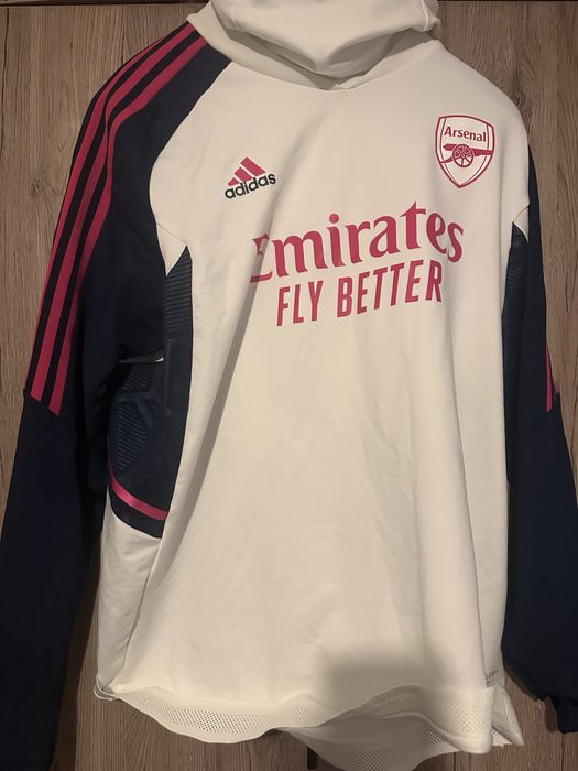 Продавам спортен екип Adidas