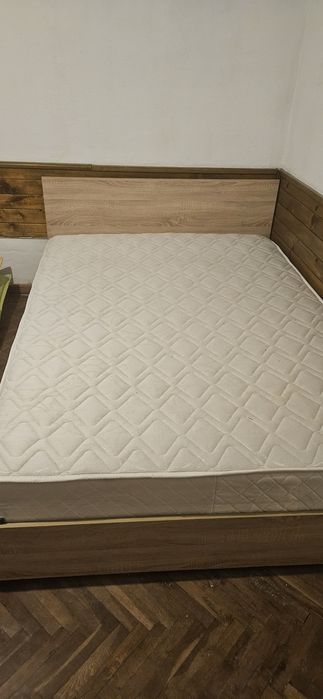 Спалня с матрака