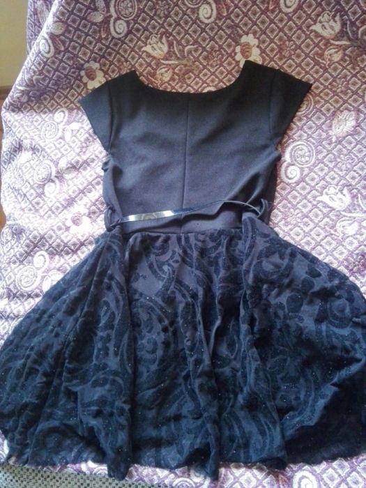 Rochită fetițe varsta 7 ani ,purtata o data, de culoare neagra