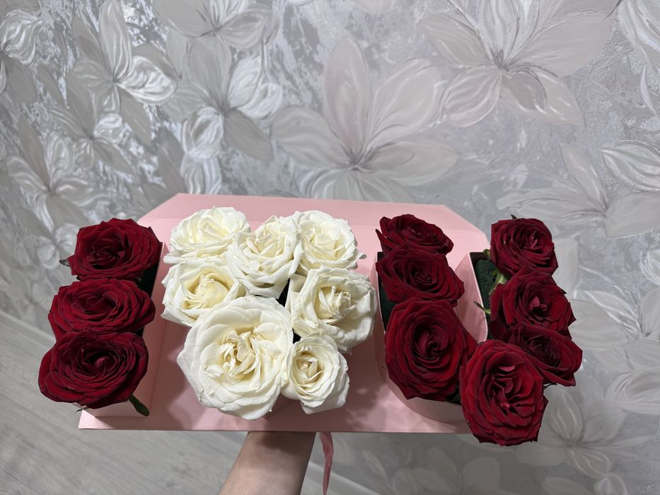 розы в коробке , свежие