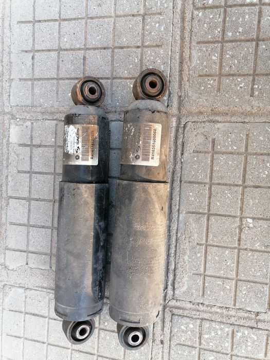 Продавам амортесьори за крайслер воиаджер